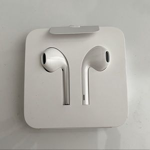 Apple wired earphones